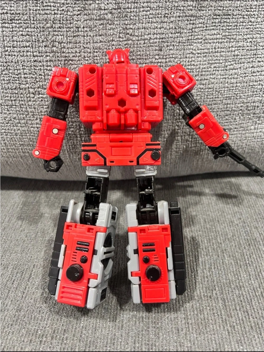 Hasbro Transformers Studio Series 86 Autobot Blaster Figure w/ Gun & Eject